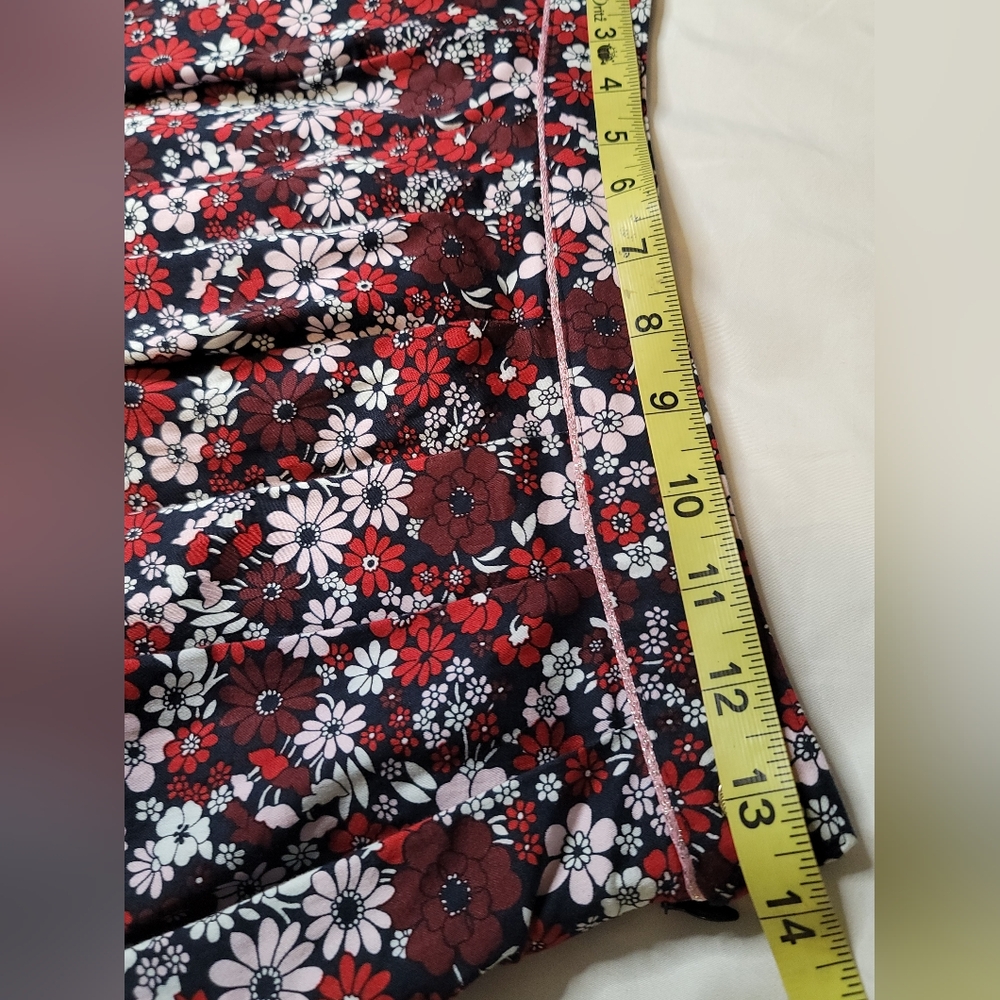 Brooks Brothers Floral A-Line Skirt - Red, White, and Black Size: 14(Girl) - Picture 4 of 7